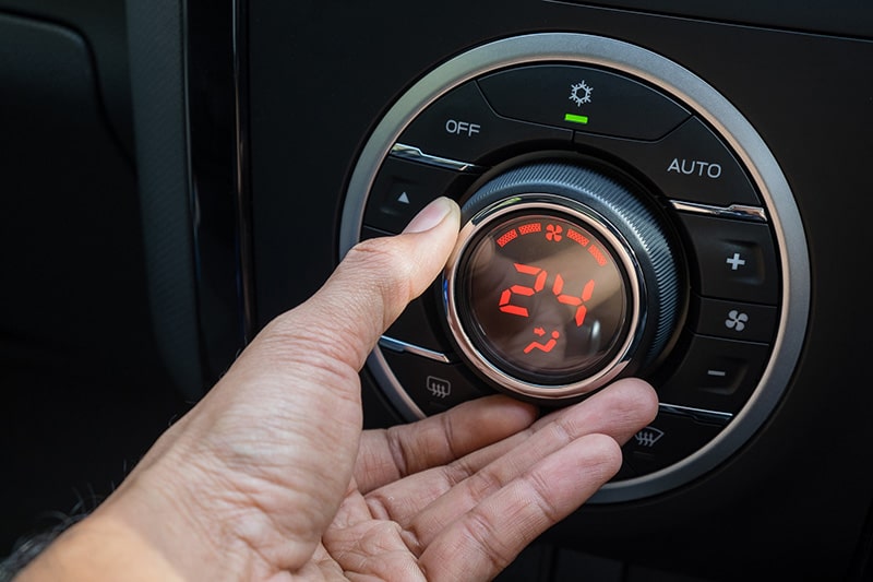 Mechanic-Car-Temperature